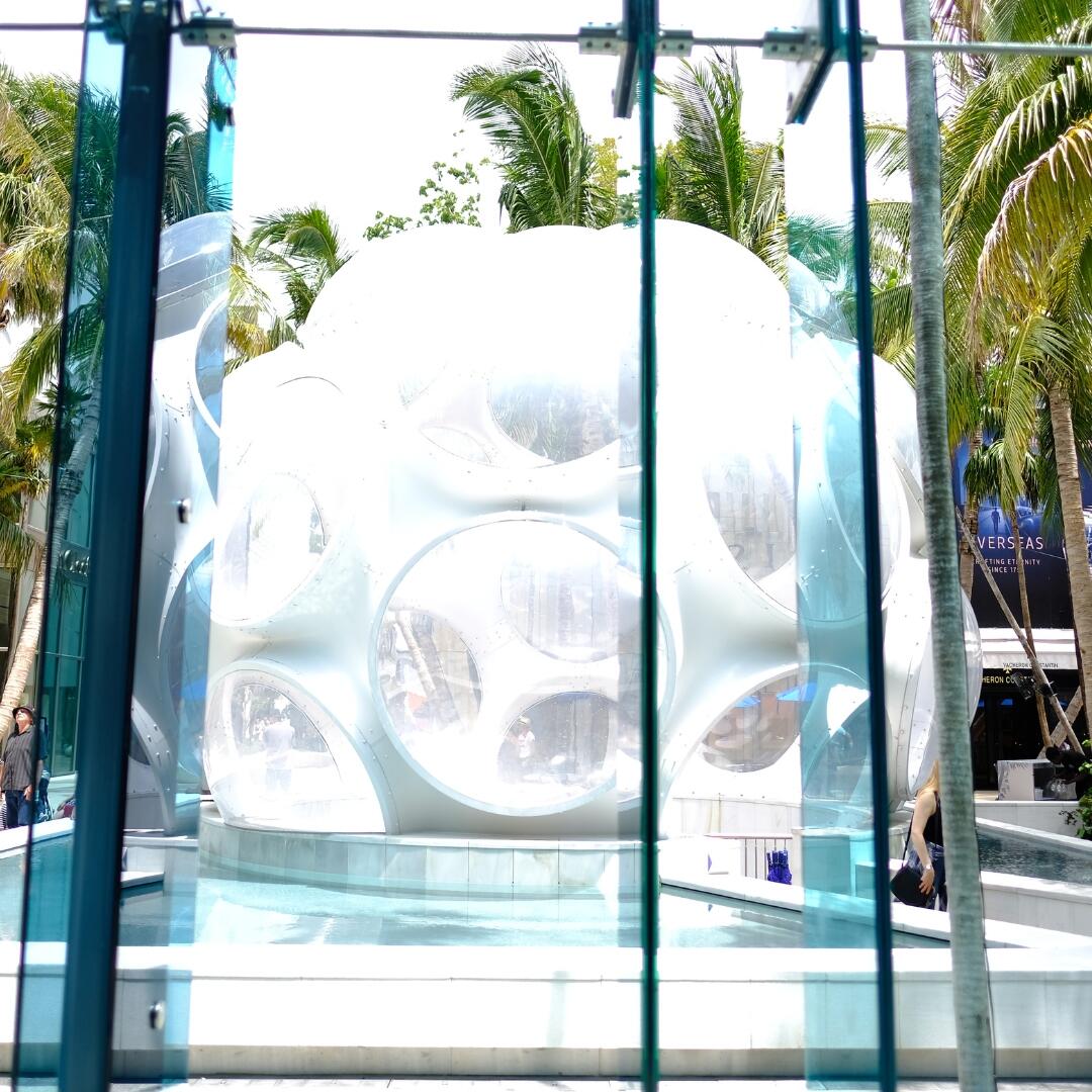 A large white sculpture in the middle of a city, perfect for private tours.