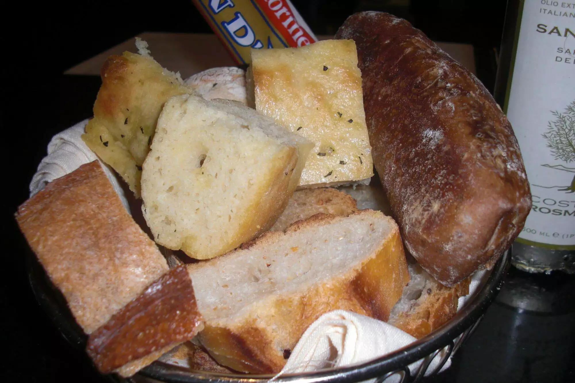 quattro restaurant bread