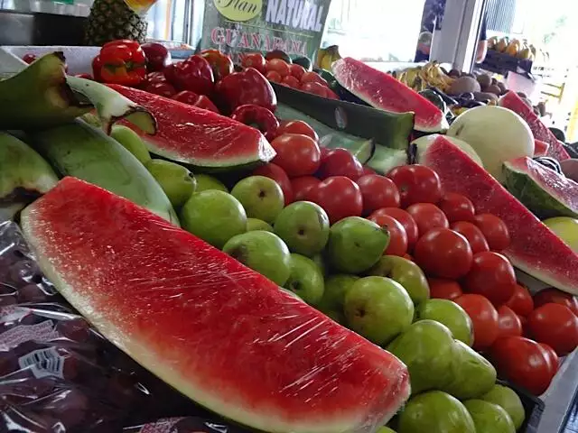 fruits at palacio de los jugos in miami