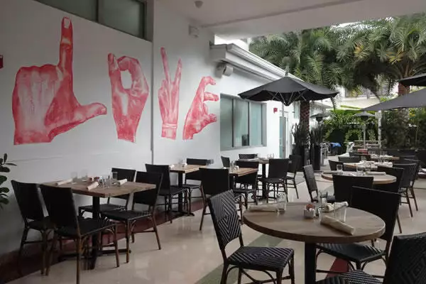 outdoor dining in Miami Beach
