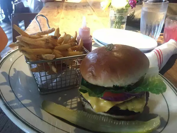 burger at the wynwood diner